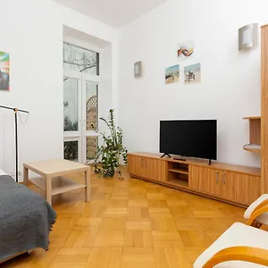 Downtown By The Park By Renters Apartament